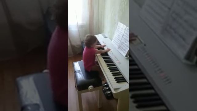 Будущий маэстро))) смотреть онлайн
