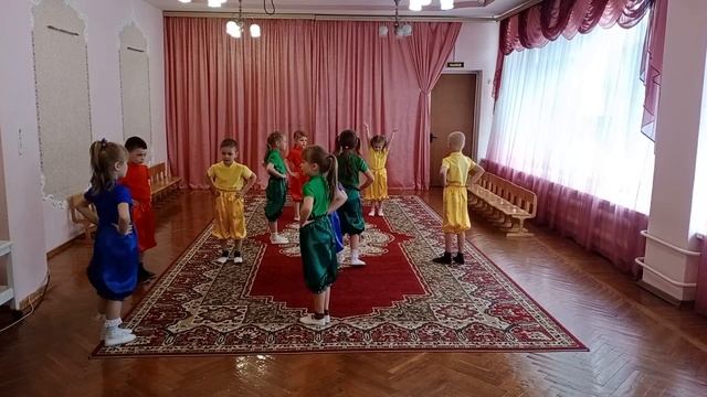 Гр №10,3,5,6 Танец Веселая песенка смотреть онлайн