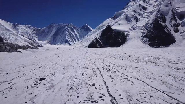 Helicopter flight to Mt.Khan Tengri - Вертолетный полет к г. Хан Тенгри смотреть онлайн