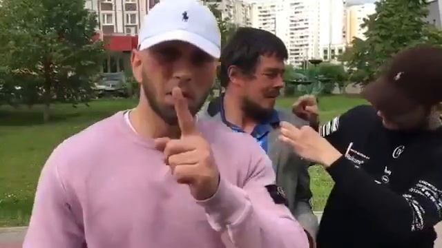 РАСКОЛЬНИКОВ И ПАША ТЕХНИК ДАРЯТ СТАРИНЕ XANAX смотреть онлайн