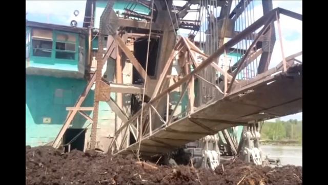 Драга на реке Пышма