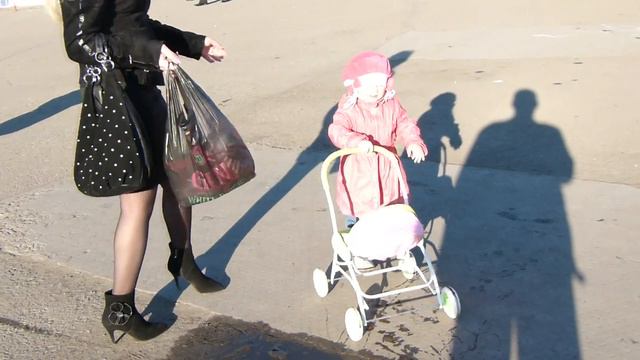 Дочя на площади май 2011года .MTS смотреть онлайн