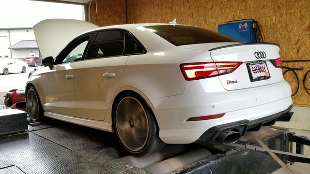 Audi RS3 stage 2+ on e85 on the dyno. смотреть онлайн