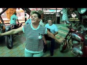 МАТАНЕЧКА ПОД РОЯЛОЧКУ с пляской! В Тербунах на Троицу (2022 июнь)