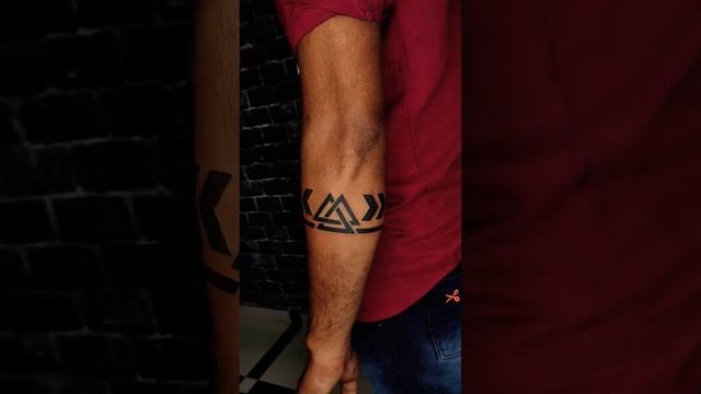 Forearm Band Tattoo #tattoo #tattoos #tattooes #inked #nanded #nandedkar @ApTattooStudioNanded смотреть онлайн