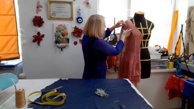 Как обновить своё любимое платье удлинить и настрочить рукавчик из кружева. смотреть онлайн