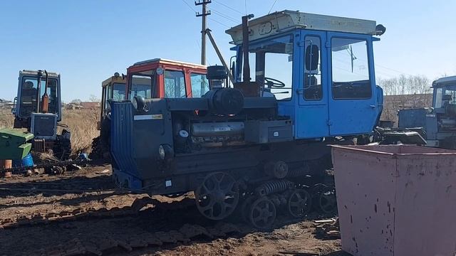 ХТЗ 181. Рабочие моменты. Одеваем гусеницы. т150к смотреть онлайн
