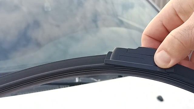 КАК ЗАМЕНИТЬ ЩЁТКУ СТЕКЛООЧИСТИТЕЛЯ (дворники) смотреть онлайн