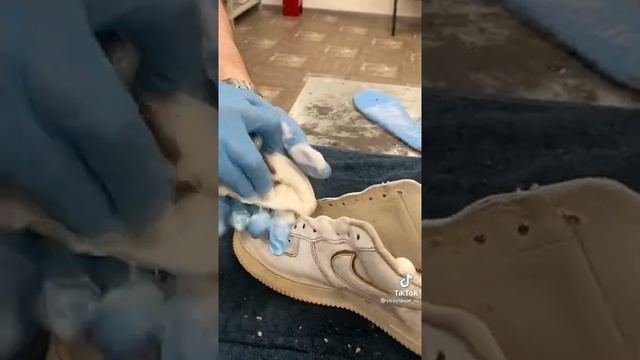 КАК ЧИСТИТЬ NIKE AIR FORCE 1 #Shorts смотреть онлайн