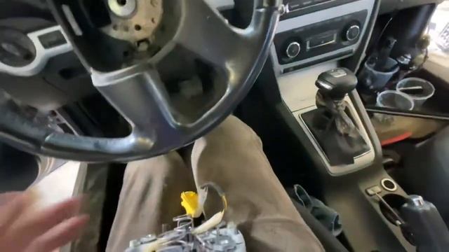 Skoda Octavia A5 снятие руля/подушки безопасности смотреть онлайн