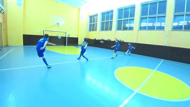 Игра: "Перекладина навылет" (САМЫЙ СЛОЖНЫЙ ВАРИАНТ КРОССБАРА ДЛЯ ФУТБОЛИСТОВ НА ТРЕНИРОВКЕ) смотреть онлайн