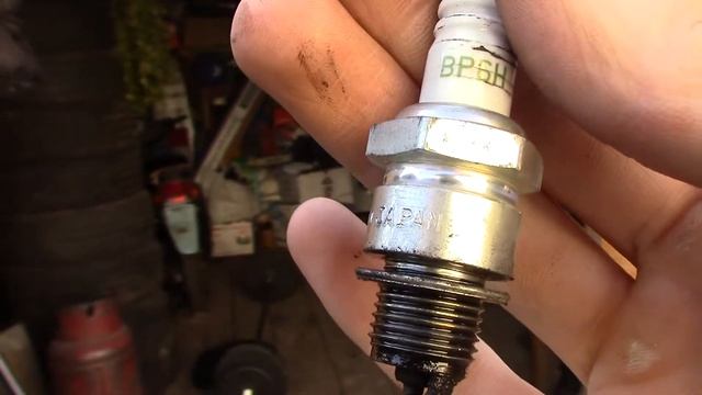 ЗАМЕНА СВЕЧИ на HONDA DIO AF 27 смотреть онлайн