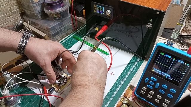 Простой способ снижения шумов и пульсаций блоков питания. Работа синфазного фильтра. смотреть онлайн