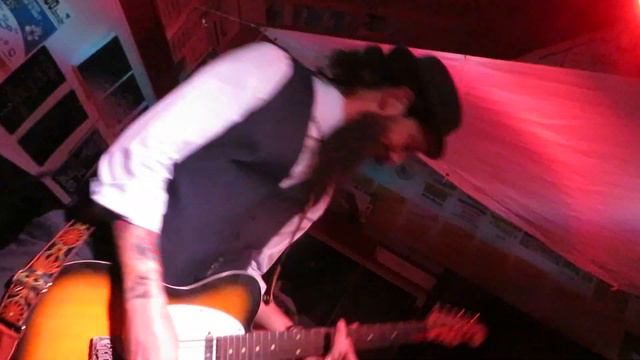 THE BLUE BUTTER POT - SULNIAC IS BURNING AU 648 CAFE DE MARCELLAZ (2019) смотреть онлайн