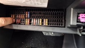 VW Caddy 2019 предохранитель Розетка не работает, где он находится?