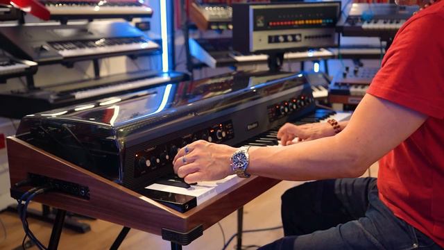 Rhodes MK8 Unboxing & Demo смотреть онлайн