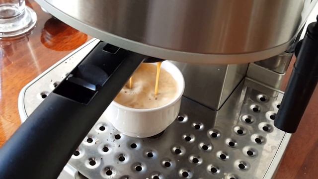 Good espresso and cappuccino with DeLonghi EC 330 S смотреть онлайн