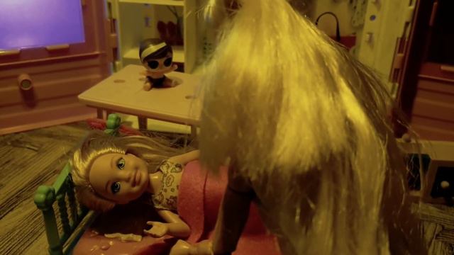 Tuck me in, Bedtime Barbie scary movie смотреть онлайн