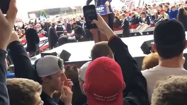 Нападением на Трампа в Огайо.Охрана сработала молниеносно смотреть онлайн