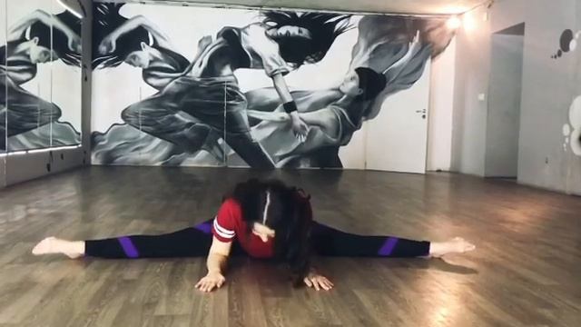 Растяжка, поперечный шпагат смотреть онлайн