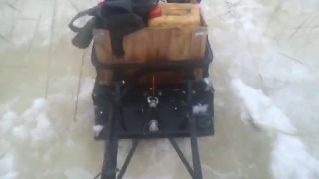 Мотобуксировщик "МУЖИК" прет как танк даже по воде смотреть онлайн