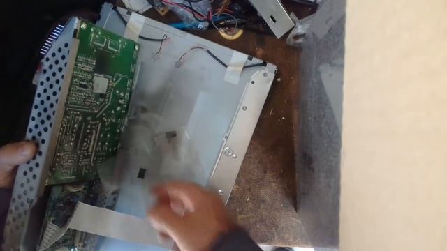 Monitor LG liga e fica piscando. смотреть онлайн