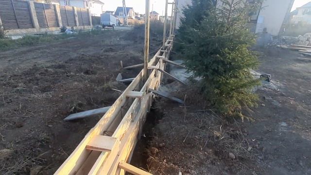 Ростверк под забор. Сложный фундамент с выступами. Опалубка смотреть онлайн