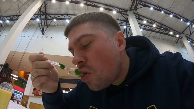 ВОРВАЛИСЬ В ТЦ АМБАР! Тестим вьетнамскую кухню в IPHO CAFE! смотреть онлайн