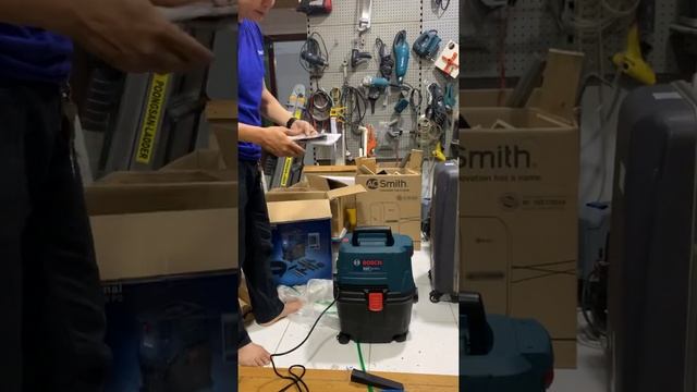 Unboxing Bosch Vacuum cleaner Bosch Gas 15. Mở hộp máy hút bụi ướt và khô смотреть онлайн