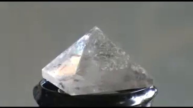 Видео для медитации. Хрустальная пирамида. смотреть онлайн