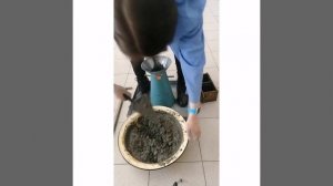 Пробный замес бетонной смеси в лабораторных условиях.