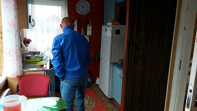 Дези вечно ноет! Что она хочет! Надоедливая собака! смотреть онлайн