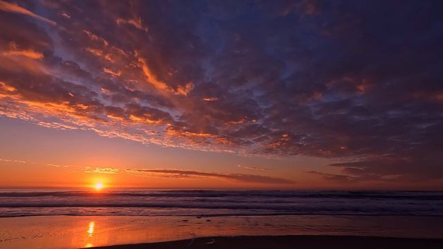 Soul Music on the Violin by Edgar Tuniyants Accompanied by Pacific Ocean Waves in Sunset. Part 2 смотреть онлайн