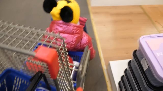 VLOG Выбираем дедушке подарки и вдруг в ТЦ воздушная тревога смотреть онлайн