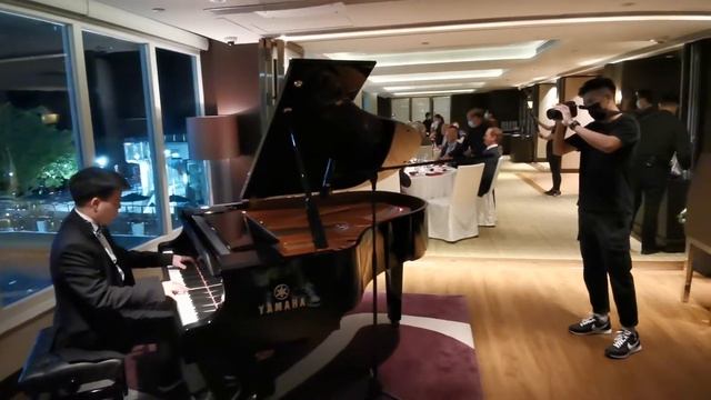 Malcolm Mok plays Mendelssohn's "Wedding March" in C major смотреть онлайн