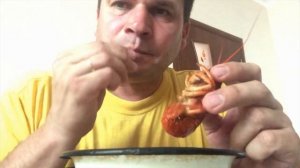 Как очень быстро и правильно есть раков.