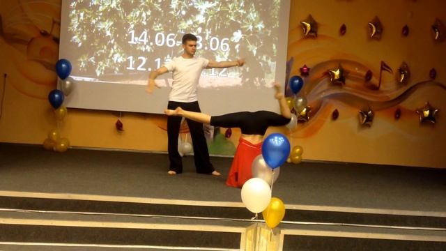 Чувственный и нежный танец выпускников - подарок школе (19 июня 2015 года, школа 1374 Москва) смотреть онлайн
