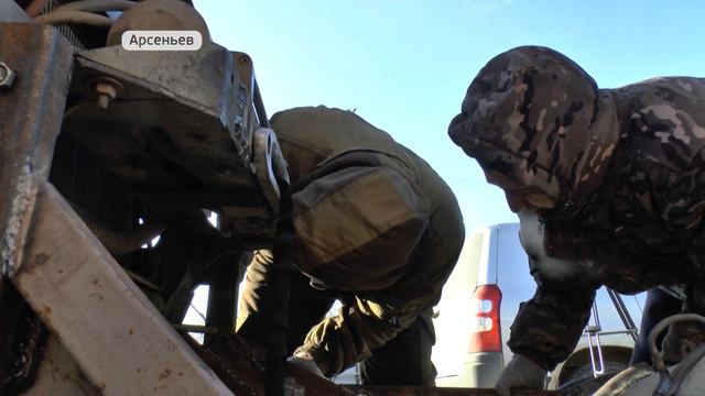 Народный умелец из Арсеньева решил бороться со снегом самостоятельно смотреть онлайн
