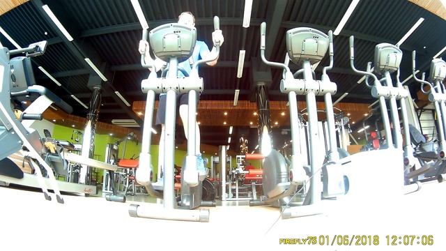 Эллипс и приседания для развития выносливости.