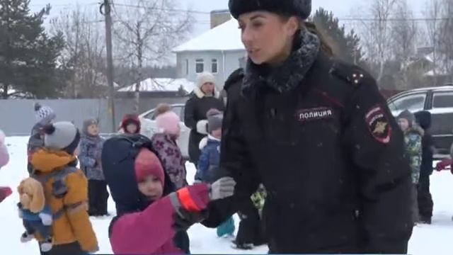 Как Деда Мороза правилам дорожного движения учили смотреть онлайн