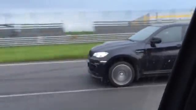 Range rover Sport 5.0 S/C 2010 vs BMW X6 M смотреть онлайн