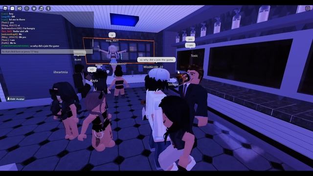 So i Joined Online Dater BATHROOM Games On Roblox... смотреть онлайн