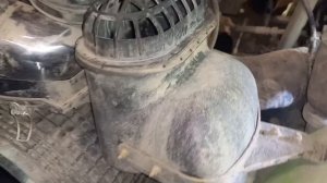 Самосвал SHACMAN X3000 8x4 WP13.550.E501: льют форсунки, забит воздушный фильтр.