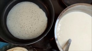 Блинчики на кислом молоке, тоненькие и кружевные.