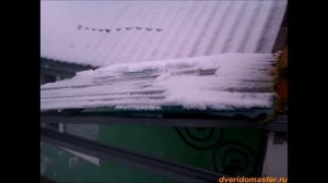 Как убрать снег с козырька