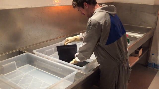 How It's Made: Carbon Transfer Print on Gold Leaf смотреть онлайн