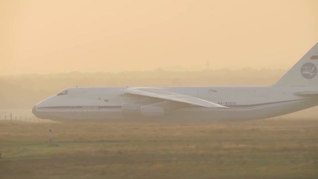 BEAUTIFUL Arrival AN124 RA82013, Russian Air Force at Geilenkirchen смотреть онлайн