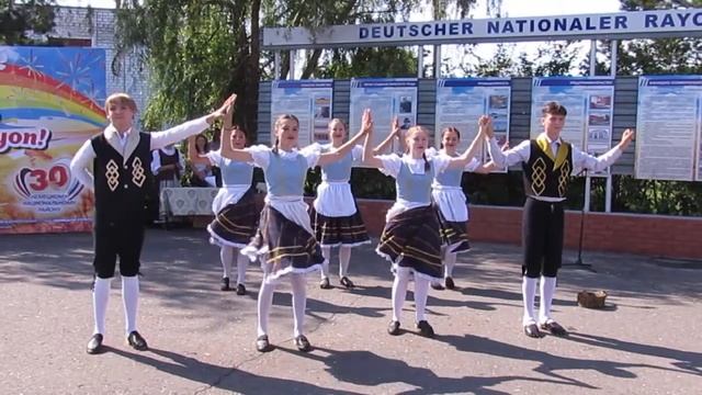 "Танец в шлёрах". Исполняют учащиеся Детской школы искусств им. А.П.Лымарева. смотреть онлайн