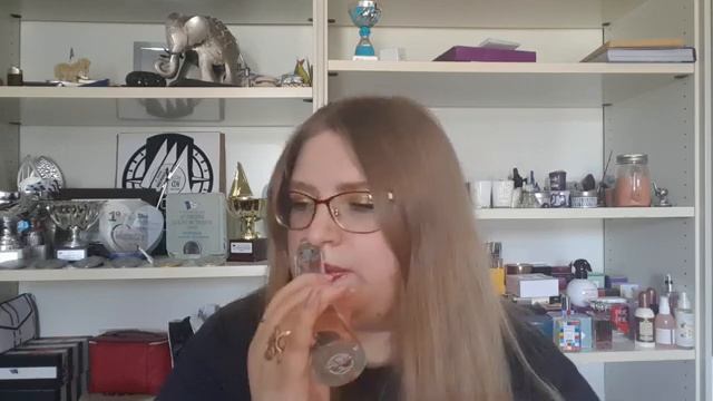 Ароматы и дресс-код: что приемлимо на работе? Чего стоит избегать? смотреть онлайн