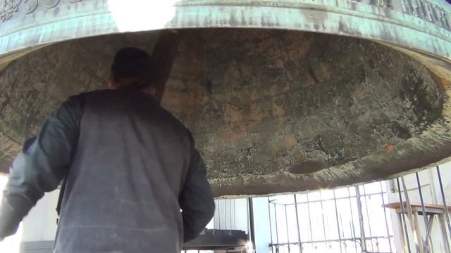 Благовест в оба края в 12-ти тонный колокол. Свято- Данилов монастырь, г. Москва смотреть онлайн